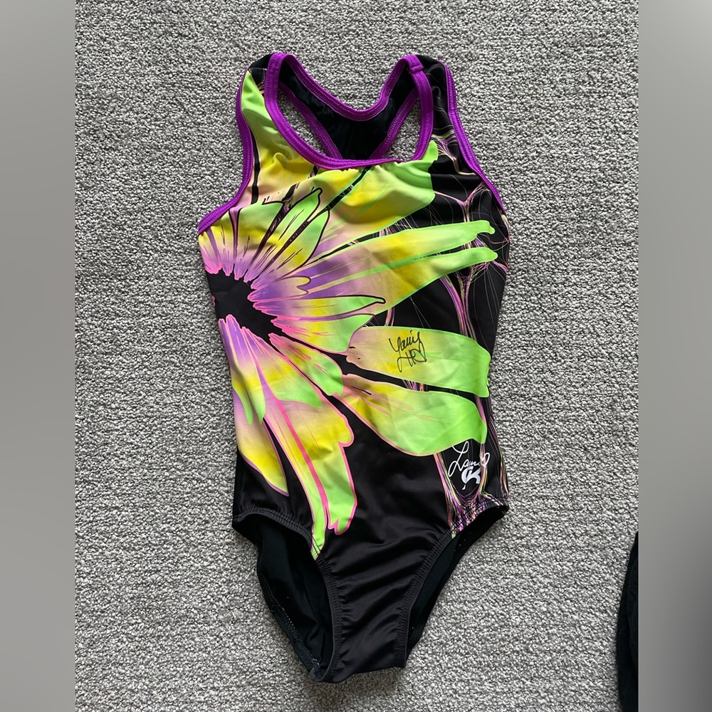 GK Elite Laurie Hernandez Signed leo